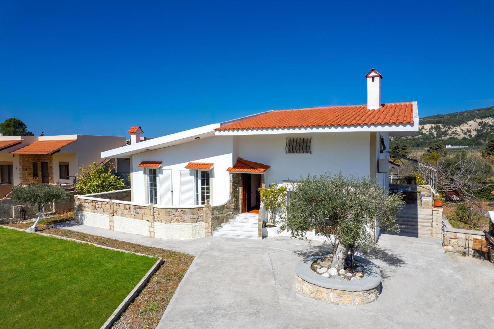 Yannis Place Villa *